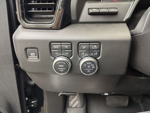 New 2025 GMC Sierra 1500 AT4 w/ AT4 Premium Package image 28