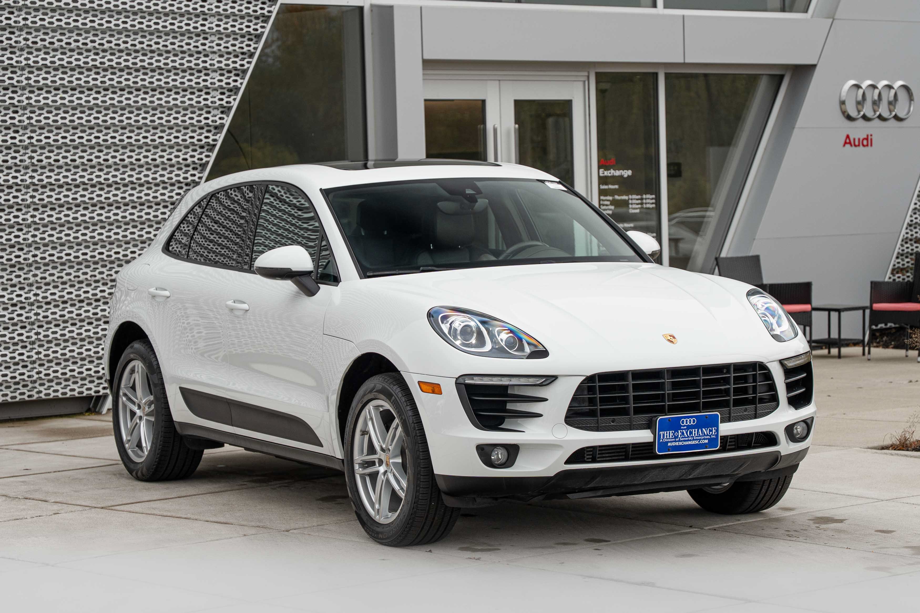 Used 2017 Porsche Macan AWD/4WD image 2