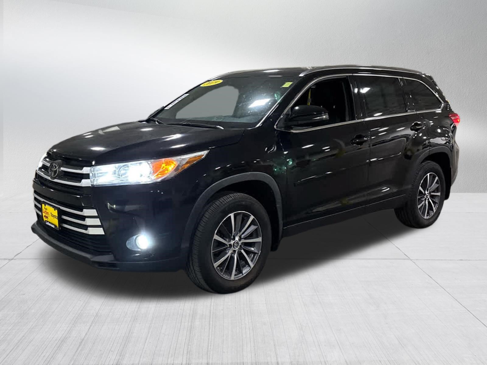 Certified 2019 Toyota Highlander XLE AWD/4WD image 3