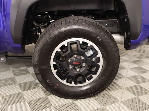 Used 2025 Toyota Tacoma TRD Off-Road AWD/4WD image 18