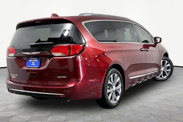 Used 2019 Chrysler Pacifica Limited w/ Tire & Wheel Group FWD image 14