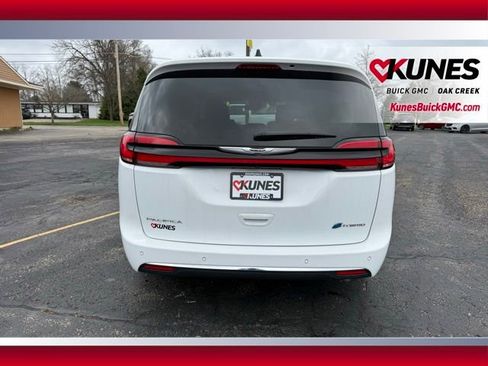 Used 2024 Chrysler Pacifica Select FWD image 5