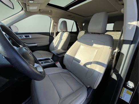 Used 2023 Ford Explorer XLT w/ Equipment Group 202A image 12