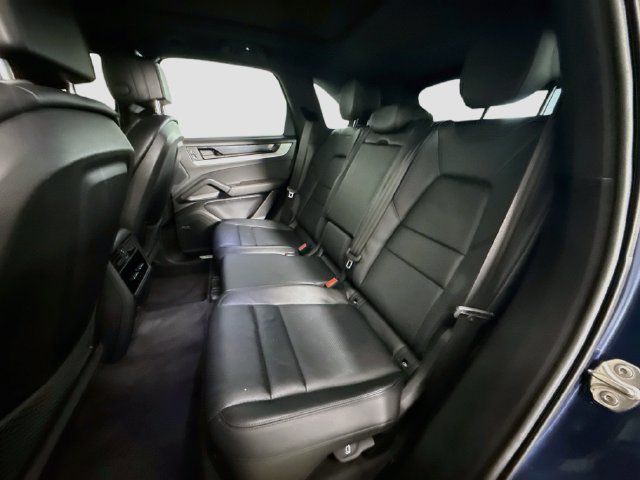 Used 2024 Porsche Cayenne AWD/4WD image 24