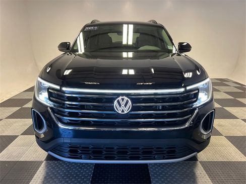Certified 2025 Volkswagen Atlas SE image 2