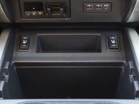 Used 2019 Nissan Titan SV w/ SV Convenience Package image 31