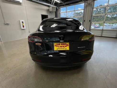 Used 2022 Tesla Model 3 Long Range AWD/4WD image 4