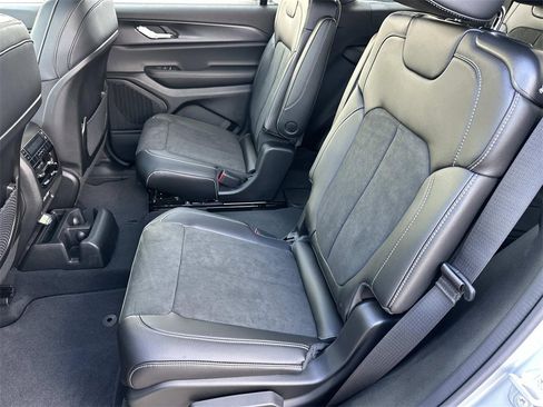 New 2025 Jeep Grand Cherokee L Altitude image 9