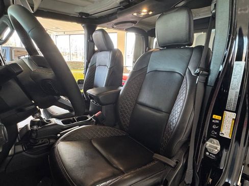 Used 2023 Jeep Gladiator Overland image 17