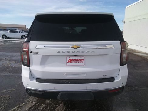 Used 2022 Chevrolet Suburban LT w/ Luxury Package image 6