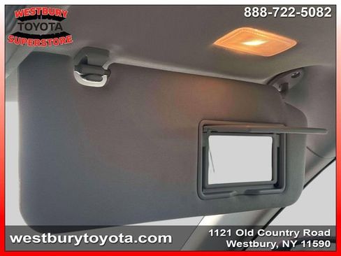 Used 2023 Toyota Highlander XLE AWD/4WD image 33