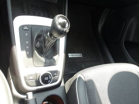Certified 2025 Hyundai Venue Limited FWD image 20