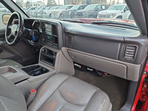 Used 2006 Chevrolet Silverado 2500 LT w/ Onstar Plus Package image 32