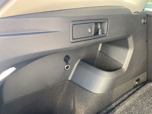 New 2025 Volkswagen Tiguan SE image 61