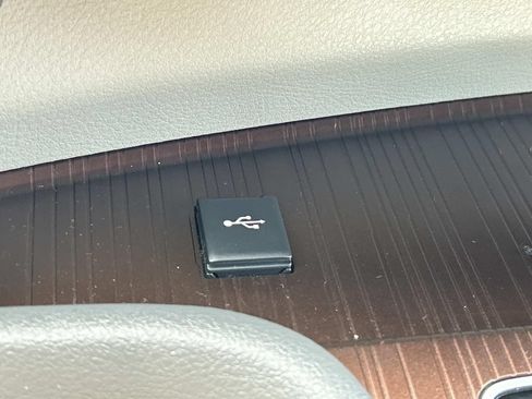 Used 2021 Toyota Sienna XLE w/ XLE Plus Package FWD image 32