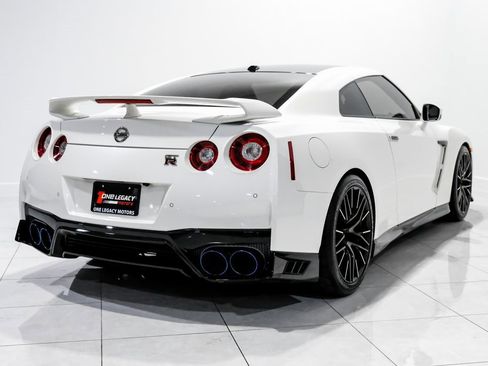 Used 2021 Nissan GT-R Premium image 4