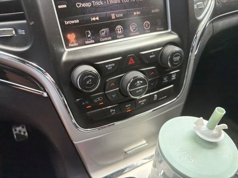 Used 2016 Jeep Grand Cherokee Overland w/ Advanced Technology Group AWD/4WD image 14