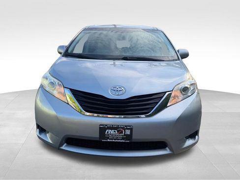Used 2013 Toyota Sienna LE FWD image 11