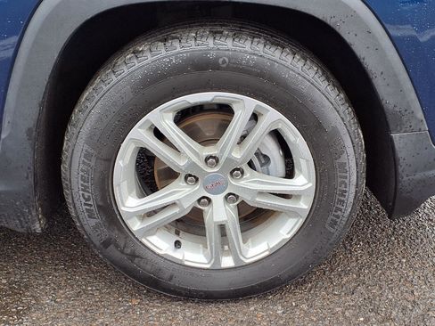 Used 2023 GMC Terrain SLE image 10