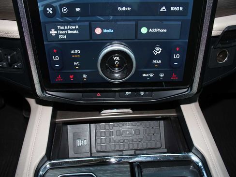 Used 2023 Ford Expedition Limited AWD/4WD image 39