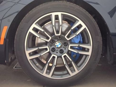 Used 2026 BMW 540i xDrive w/ M Sport Package AWD/4WD image 5