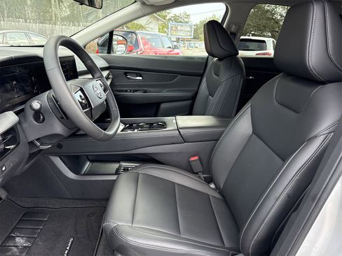 Used 2025 Nissan Murano SV image 9