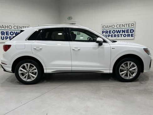 Used 2025 Audi Q3 2.0T Premium image 9