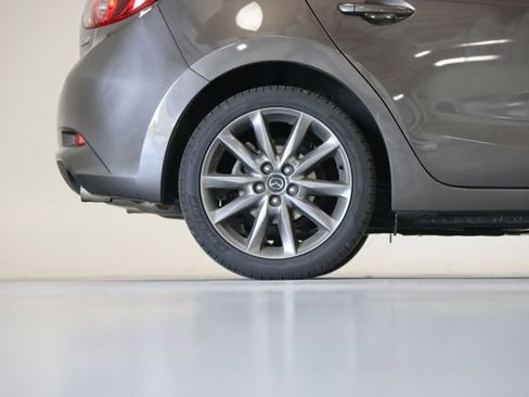 Used 2018 MAZDA MAZDA3 Grand Touring w/ Premium Equipment Package FWD image 18