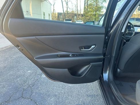 Used 2023 Hyundai Elantra SEL w/ Convenience Package image 21