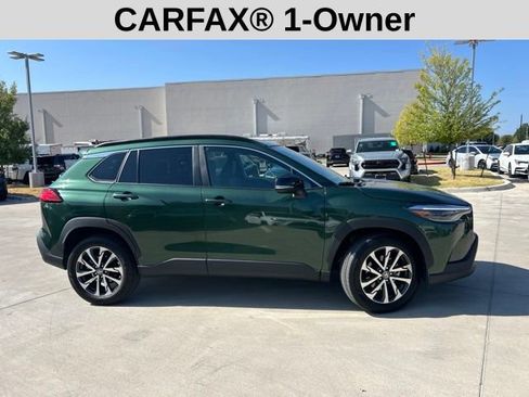 Used 2025 Toyota Corolla Cross XLE w/ Convenience Package FWD image 2