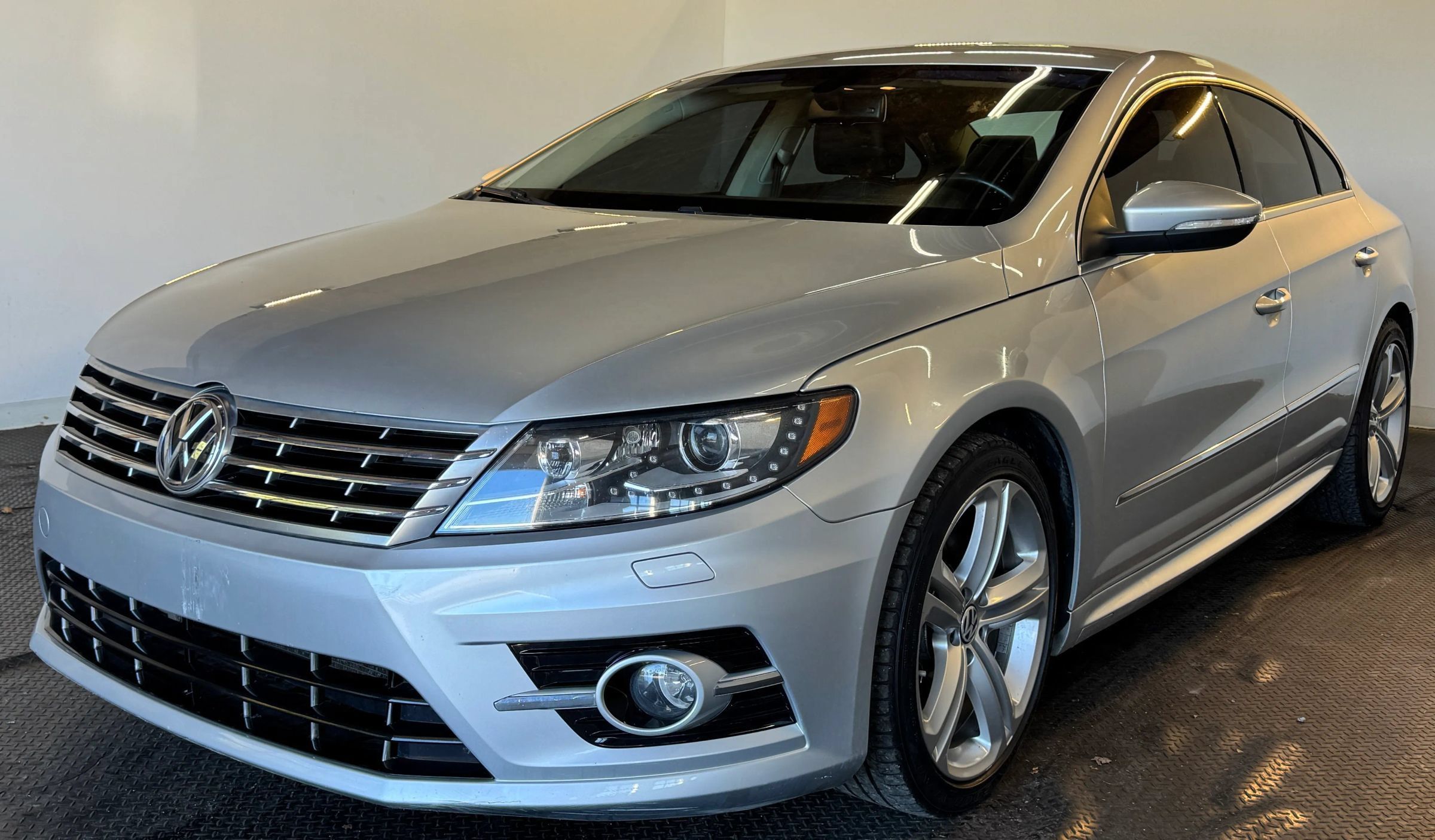 Used 2015 Volkswagen CC R-Line FWD image 2