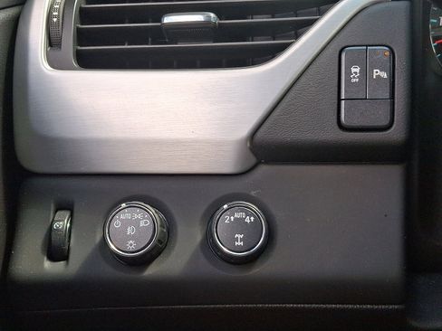 Used 2017 GMC Yukon SLE image 24