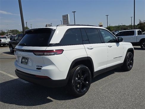 New 2025 Jeep Grand Cherokee Limited w/ Luxury Tech Group II image 3