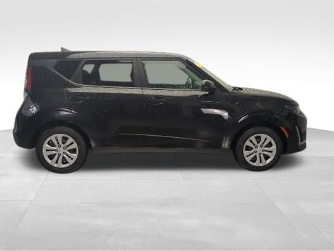 Used 2023 Kia Soul LX image 7