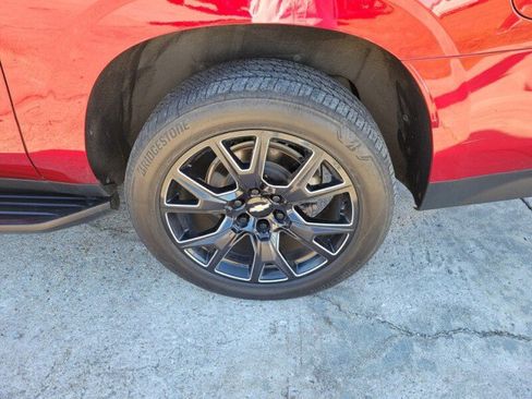 Used 2021 Chevrolet Suburban LT w/ LT Signature Package image 10