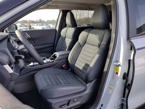 New 2026 Mitsubishi Outlander Trail Edition image 9