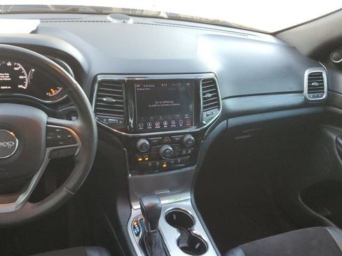 Used 2019 Jeep Grand Cherokee Altitude RWD image 13