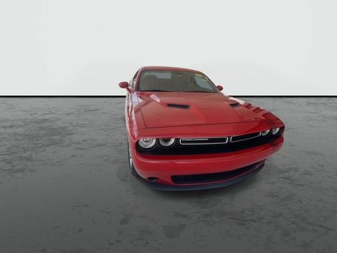 Used 2016 Dodge Challenger SXT RWD image 3