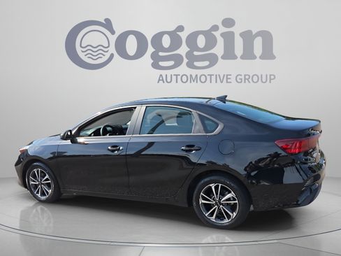 Used 2024 Kia Forte LXS w/ LXS Technology Package FWD image 3