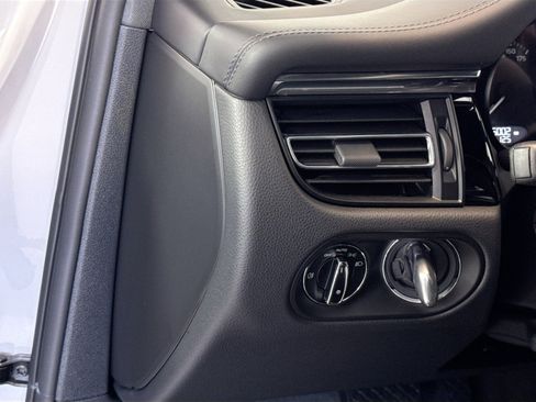 Used 2025 Porsche Macan image 13