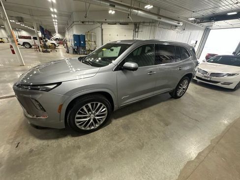 Used 2026 Buick Enclave Avenir w/ LPO, Floor Liner Package AWD/4WD image 15