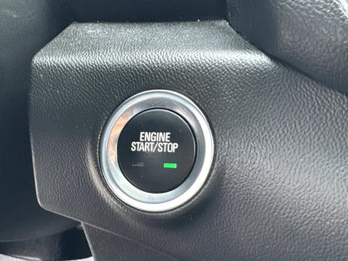 Used 2022 GMC Terrain SLT w/ Infotainment Package II FWD image 17