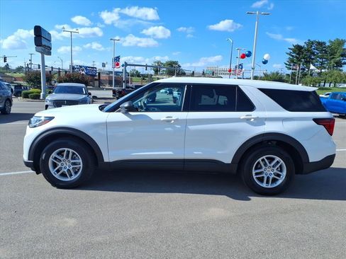 Used 2026 Ford Explorer Active AWD/4WD image 2