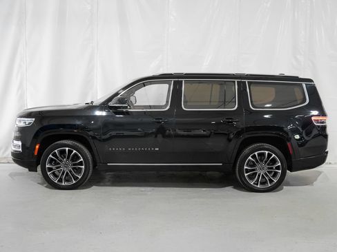 Used 2022 Jeep Grand Wagoneer Series III w/ Rear Seat Video Group 1 AWD/4WD image 2