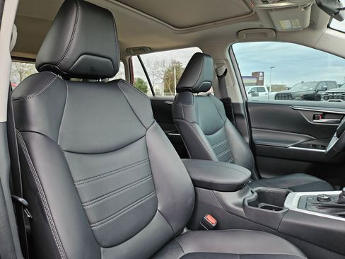 Used 2024 Toyota RAV4 XLE Premium image 30