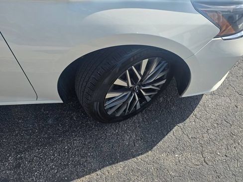 Used 2024 Nissan Altima 2.5 SV FWD image 43