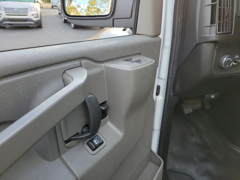 Used 2020 GMC Savana 2500 Extended w/ Driver Convenience Package image 16