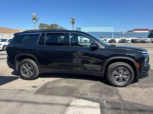 Used 2026 Chevrolet Traverse LT FWD image 4