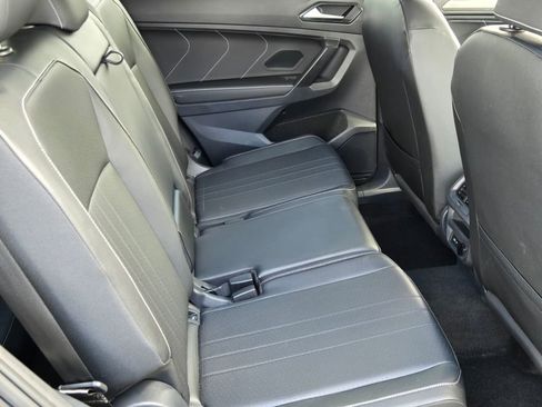 Used 2023 Volkswagen Tiguan SE image 17