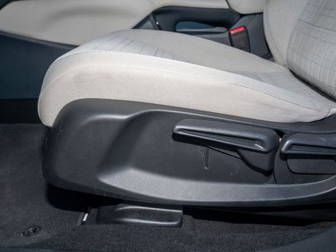 Certified 2023 Honda HR-V LX image 27